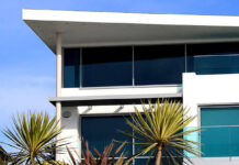 Rolety na wymiar – inwestycja, która się opłaca. Zobacz, co zyskujesz z producentem rolet Rolety na wymiar